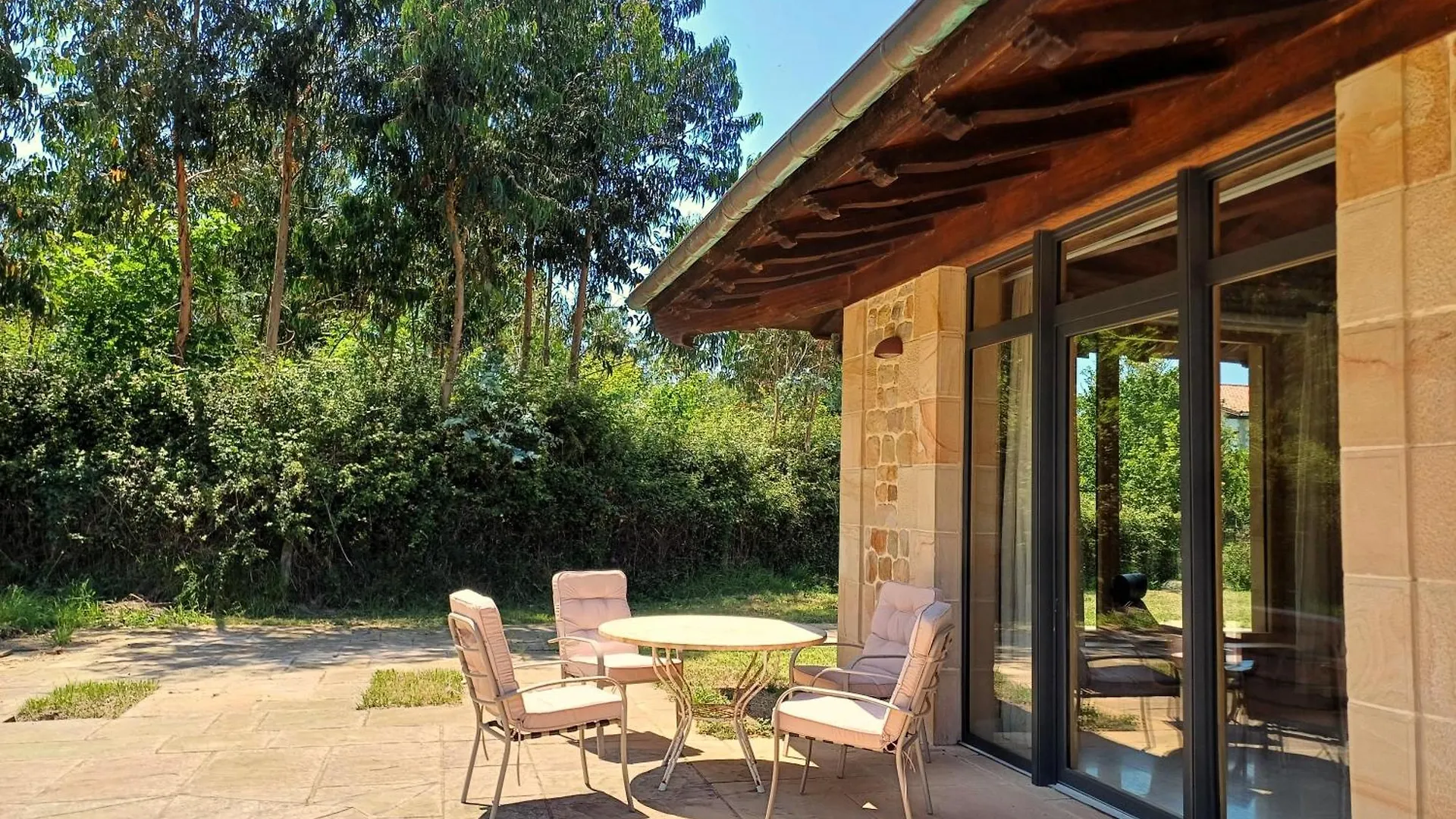 Amplio Apartamento Con Jardin En Villa Haritza Junto Al Mar Ea